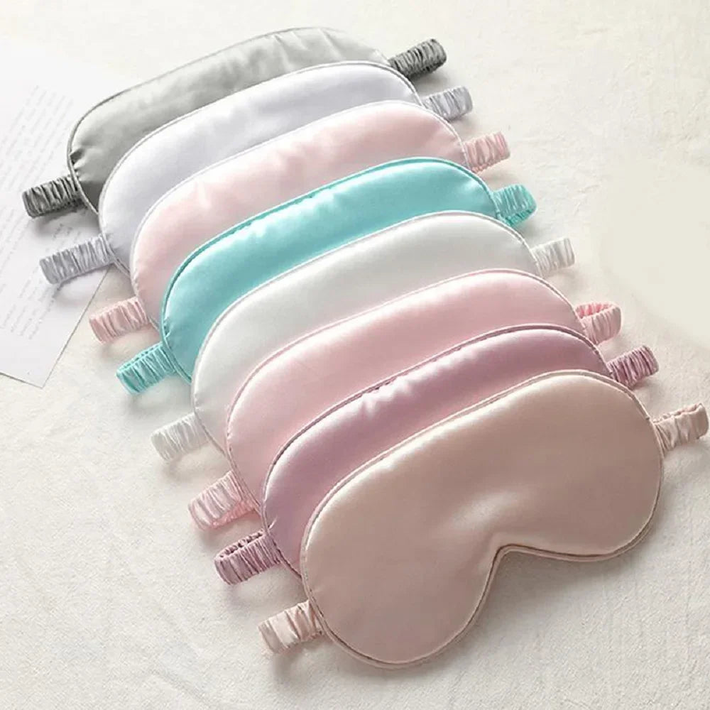 Masque de sommeil en satin rose imitation soie bloquant la lumière avec design ergonomique 3D